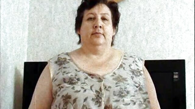 Vynikajúci :  Sexy baba Mckenzie Miles dáva BJ a má sex na Štedrý večer Videoklip 