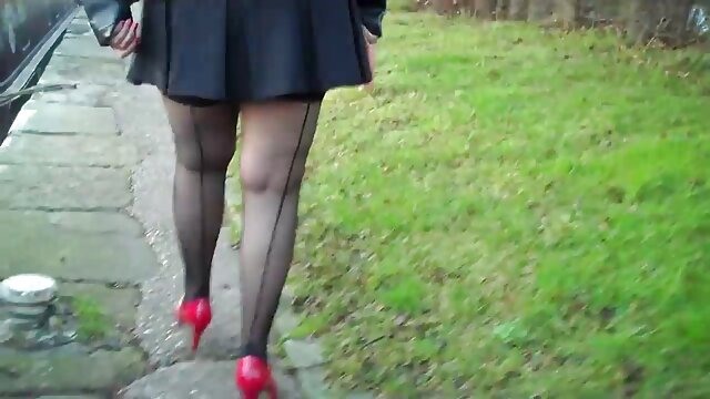 Vynikajúci :  Úžasného ryšavého striptéra šuká nadržaný hosť Videoklip 