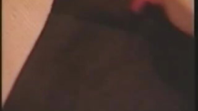 Vynikajúci :  Zakrivená macocha a prsnatá blondínka chcú kus vtáka Videoklip 