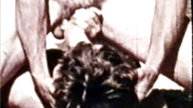 Vynikajúci :  Plešatý žrebec šuká americkú kurvu v rôznych sexuálnych polohách Videoklip 