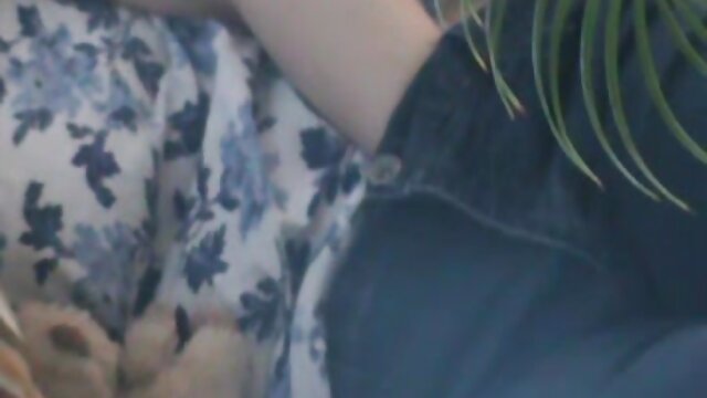 Vynikajúci :  Ten kamoš zbožňuje sledovať svoju priateľku s iným chlapom Videoklip 