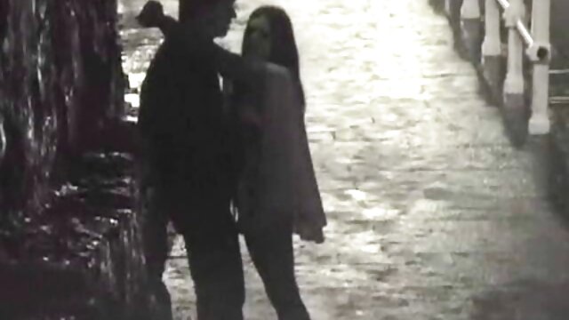 Vynikajúci :  Láska prsty chňapnúť, kým holohlavý chlap príde a ukáže veľký penis Videoklip 