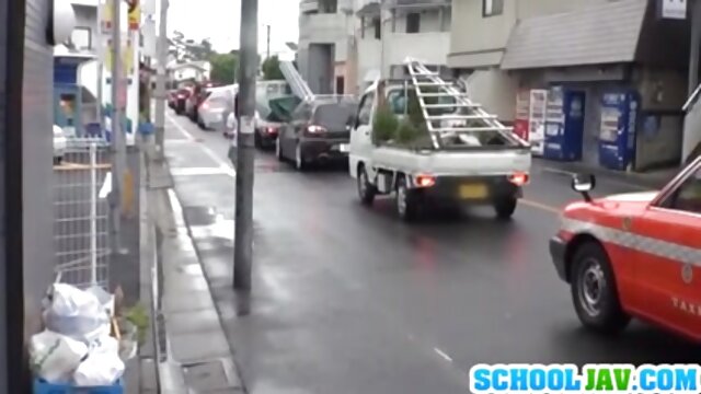 Vynikajúci :  Dospievajúce dievča hlasno kričí, keď jej ten muž vŕta mokrú mačičku Videoklip 