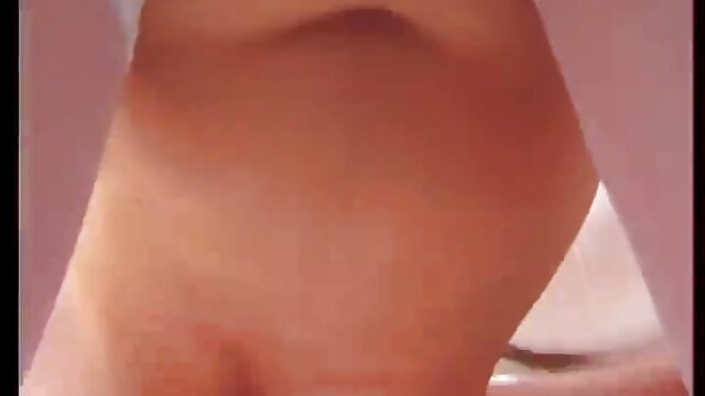 Vynikajúci :  Nová tínedžerská pornohviezda Izi Ashley na koni Videoklip 