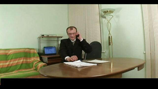Vynikajúci :  Nadržaný kameraman sa neupokojí, kým priateľka nenasaje vtáka Videoklip 