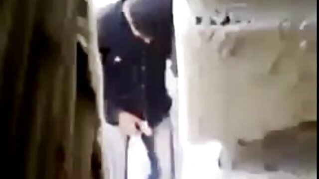 Vynikajúci :  Maliarska tínedžerka sa vzruší, keď si štetcom dráždi štrbinu Videoklip 