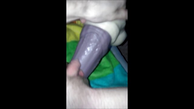Vynikajúci :  Extrémne mačacie vŕtanie exotickej baby počas sprchovania Videoklip 
