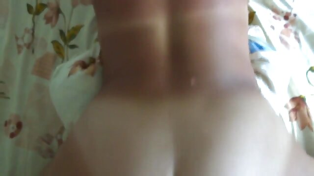 Vynikajúci :  Dospievajúce mláďa, ktoré fajčí a užíva si tvrdé búšenie mačičky Videoklip 