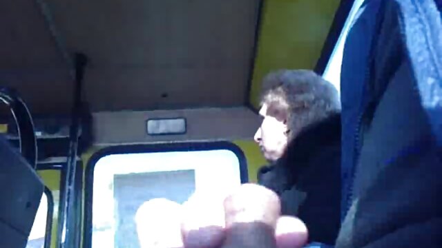 Vynikajúci :  Krásna blondínka z Česka dáva kameramanovi fajku v aute Videoklip 