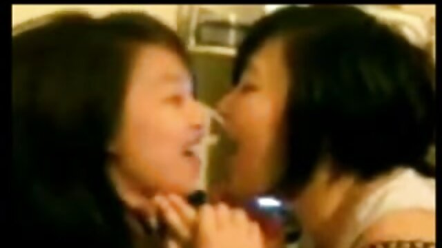 Vynikajúci :  Dospievajúci kurník je nabodnutý na veľkú tvrdú násadu Videoklip 